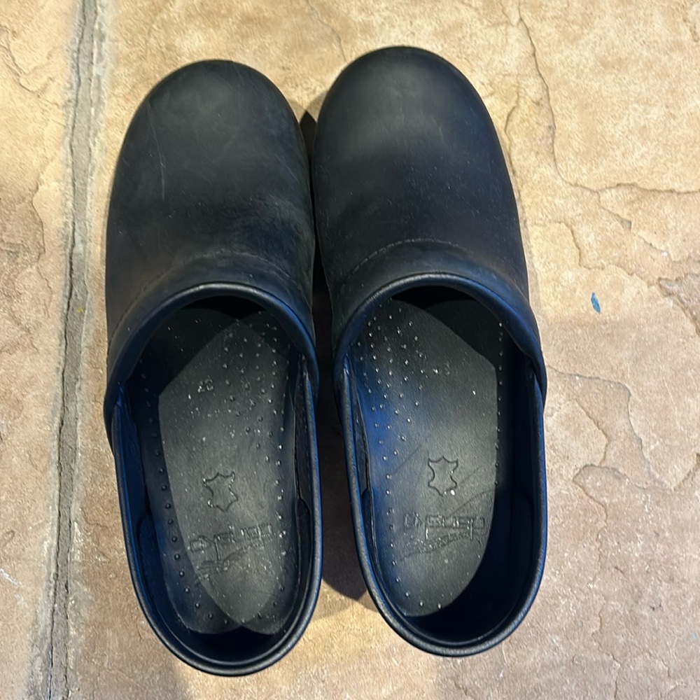 black Dansko clogs size 37 only worn couple times to small for me